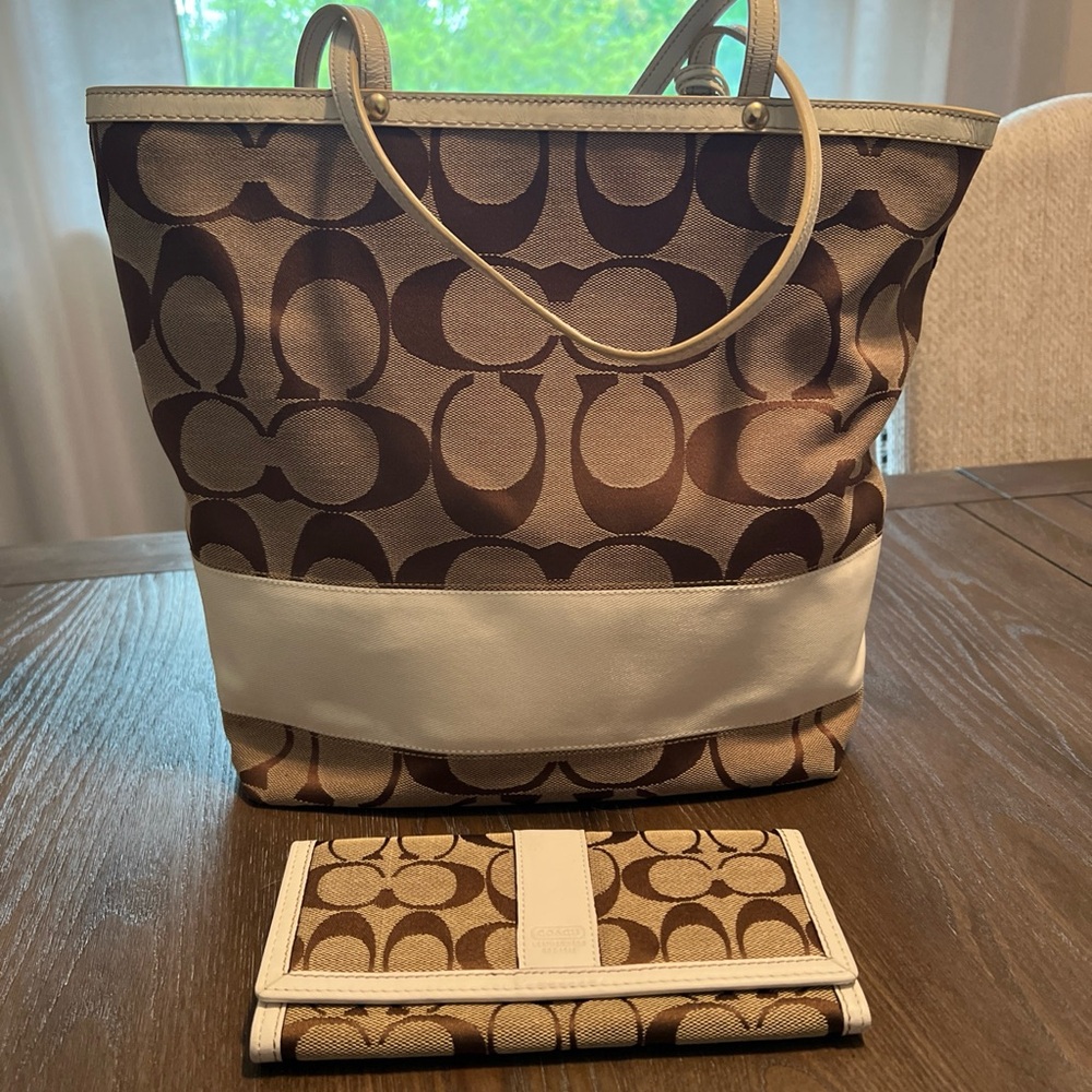 NEW!  Vintage signature Coach Brown and Cream Tote Bag & matching wallet